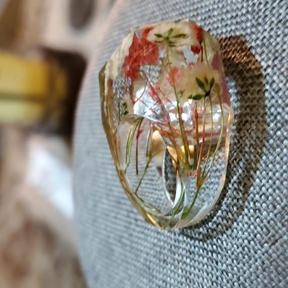 Lucite Ladies Ring Size 8 - Picture 2 of 5